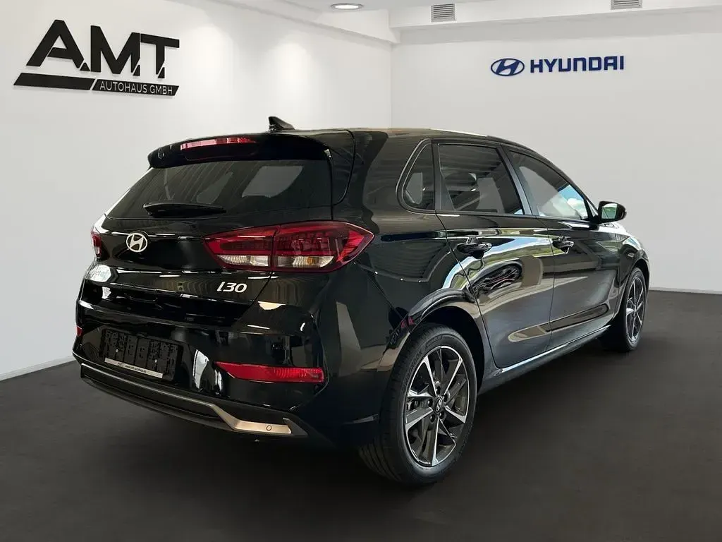Neu Hyundai i30 Trend 150 PS (110 kW) 2026 Abyss black / mic Limousine