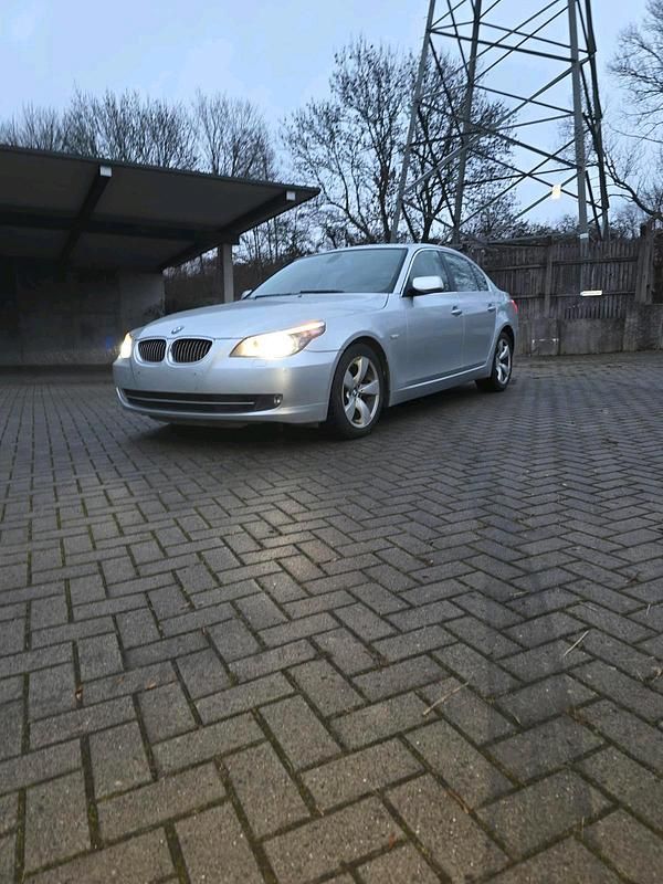 Gebraucht BMW 525 218 PS (160 kW) 2007 Silber Limousine