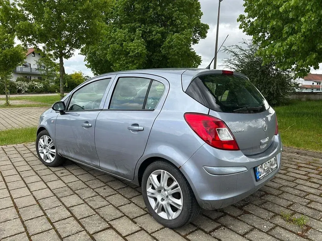 Second-hand Opel Corsa 80 CP (58 kW) 2009 Albastru Hatchback
