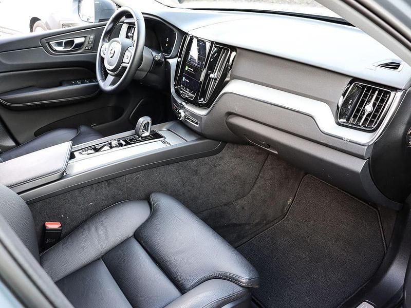 Gebraucht Volvo XC60 Core 197 PS (144 kW) 2023 Grau SUV