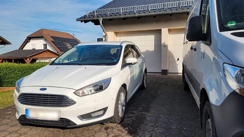 Weiß Gebraucht 2015 Ford Focus Titanium Kombi | 8.500 € (Fairer Preis) - Bild 1/4