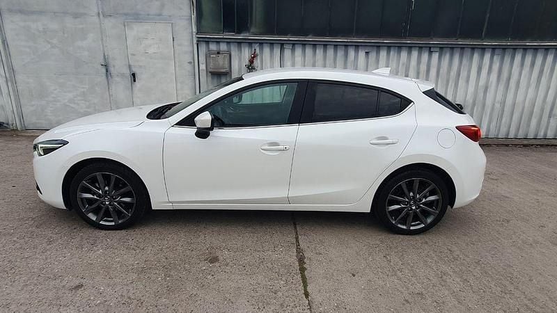 Weiß Gebraucht 2018 Mazda 3 Exclusive-Line Limousine | 14.000 € (Fairer Preis) - Bild 1/4