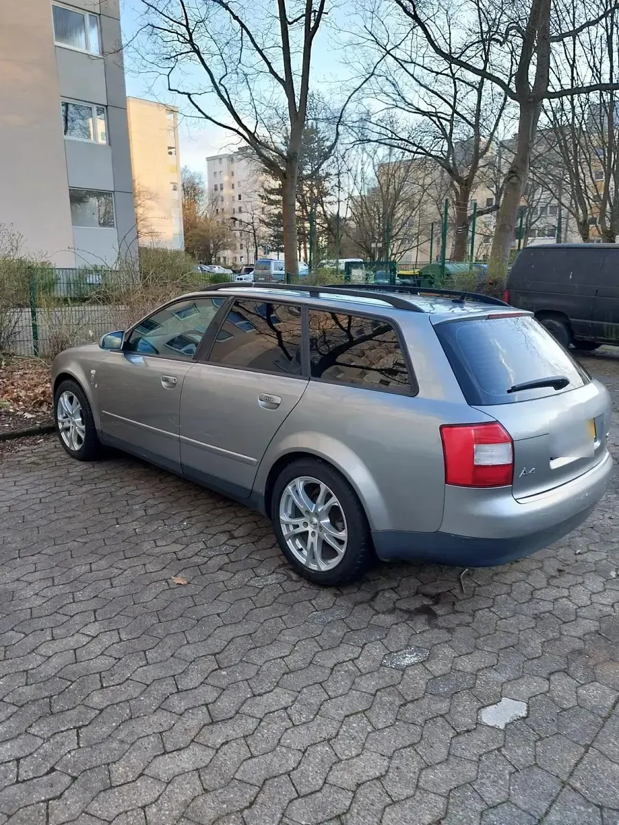 Używany Audi A4 131 KM (96 kW) 2002 Srebrny Kombi