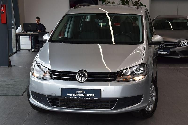 Silber Gebraucht 2020 VW Sharan Comfortline Van / Kleinbus | 14.550 € - Bild 1/4