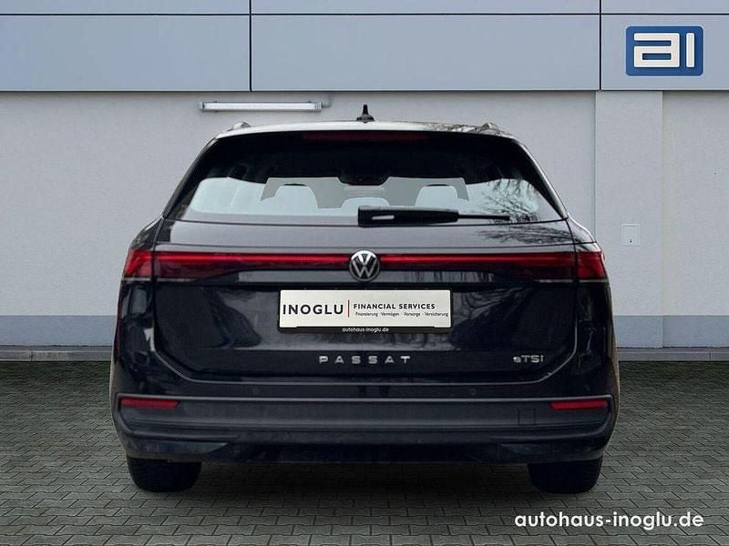 Gebraucht VW Passat R 150 PS (110 kW) 2025 Schwarz Limousine