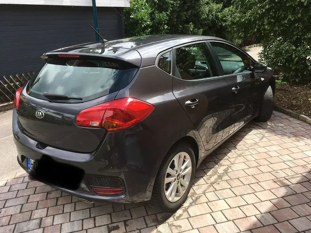 Gebraucht Kia Ceed Edition 7 99 PS (72 kW) 2017 Grau Kleinwagen