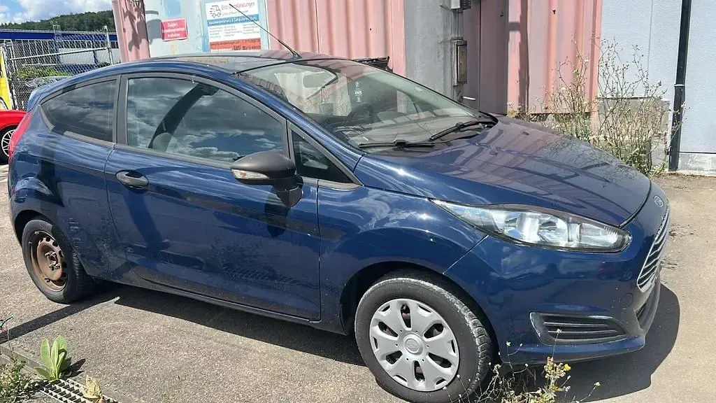 Gebraucht Ford Fiesta Ambiente 60 PS (44 kW) 2014 Blau Kleinwagen