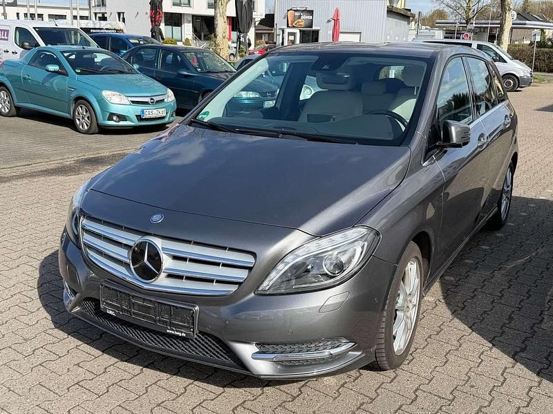 Gebraucht Mercedes B220 170 PS (125 kW) 2013 Mountaingrau  met. Van / Kleinbus