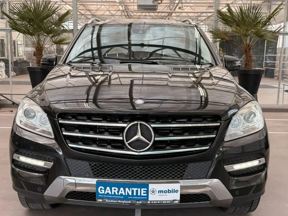 Gebraucht Mercedes ML350 258 PS (189 kW) 2011 Schwarz SUV