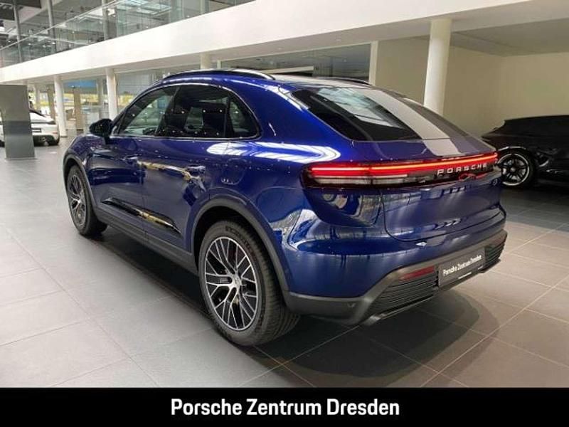 Gebraucht Porsche Macan 264 kW (360 PS) 2025 Enzianblaumetallic (metallic) SUV