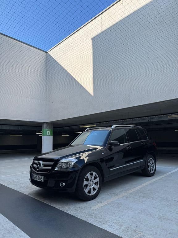 Schwarz Gebraucht 2010 Mercedes GLK200 SUV | 9.500 € (Fairer Preis) - Bild 1/4