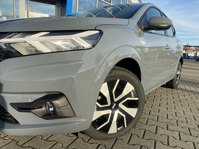 Neu Dacia Sandero Expression 91 PS (66 kW) 2025 Grau Limousine