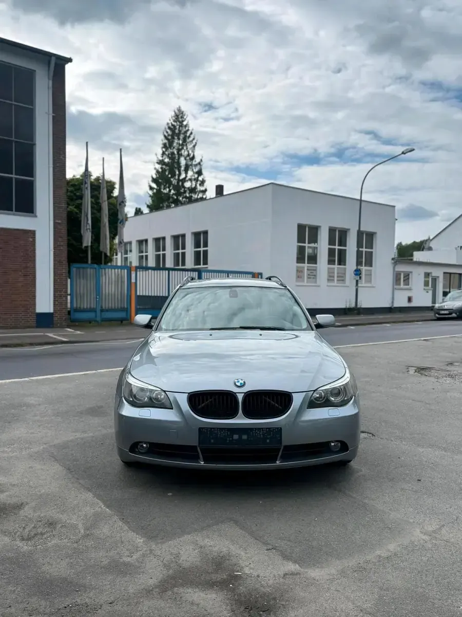 Gebraucht BMW 520 163 PS (119 kW) 2006 Grau Kombi