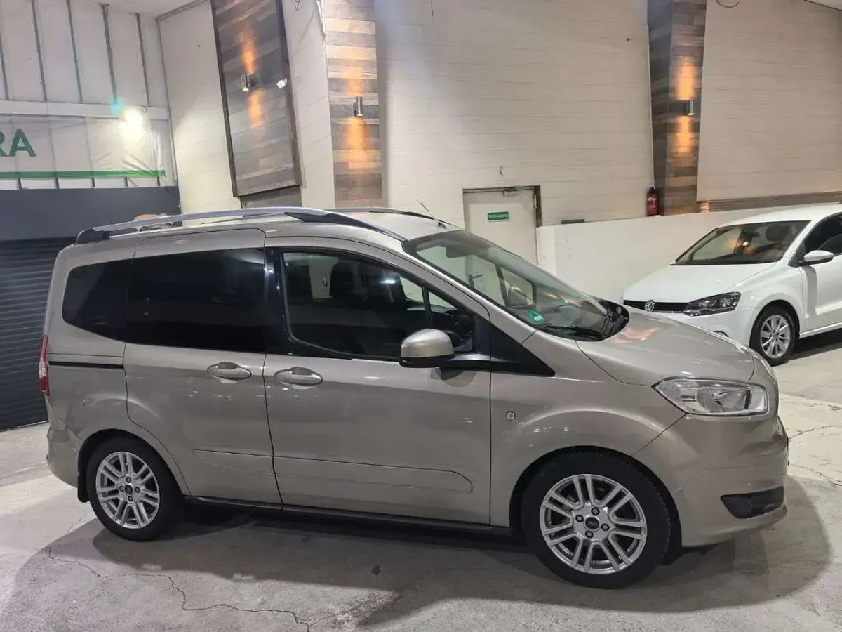 Gebraucht Ford Tourneo Courier Titanium 101 PS (74 kW) 2016 Titangrau metallic Van / Kleinbus