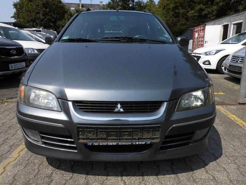 Grau Gebraucht 2004 Mitsubishi Space Star Motion Van / Kleinbus | 690 € (Fairer Preis) - Bild 1/4