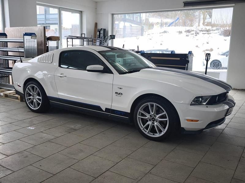 Gebraucht Ford Mustang GT 426 PS (313 kW) 2011 Weiß Coupé