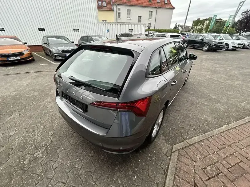 Gebraucht Skoda Scala Selection 116 PS (85 kW) 2025 Graphitegrau metallic Kleinwagen