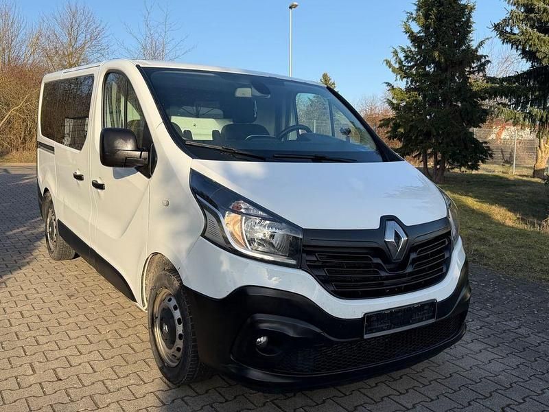 Gebraucht Renault Trafic Komfort 120 PS (88 kW) 2016 Silber Van / Kleinbus