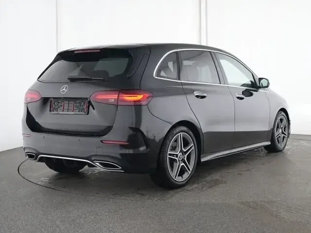 Gebraucht Mercedes B200 AMG line 163 PS (119 kW) 2025 Schwarz Kleinwagen