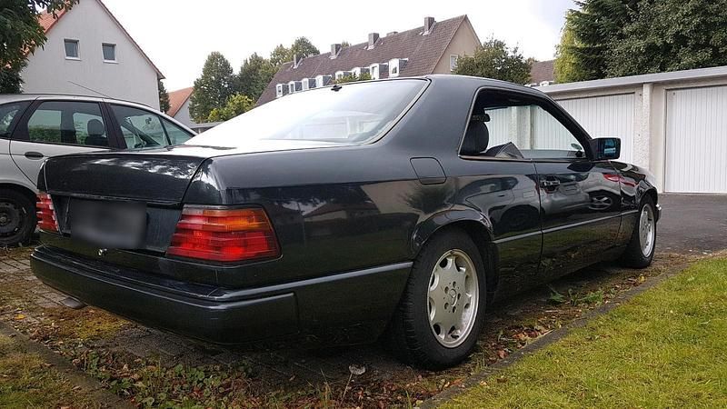 Gebraucht Mercedes E300 180 PS (132 kW) 1987 Schwarz Coupé