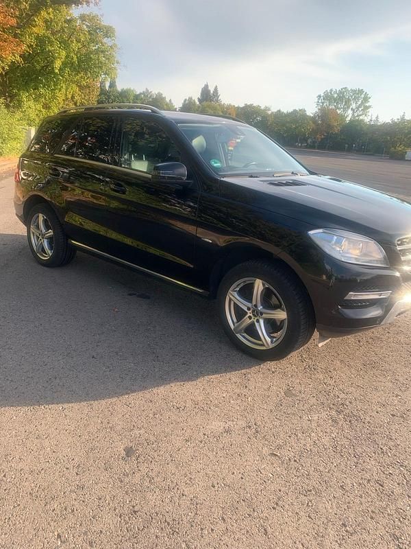 Gebraucht Mercedes ML350 258 PS (189 kW) 2012 Schwarz SUV