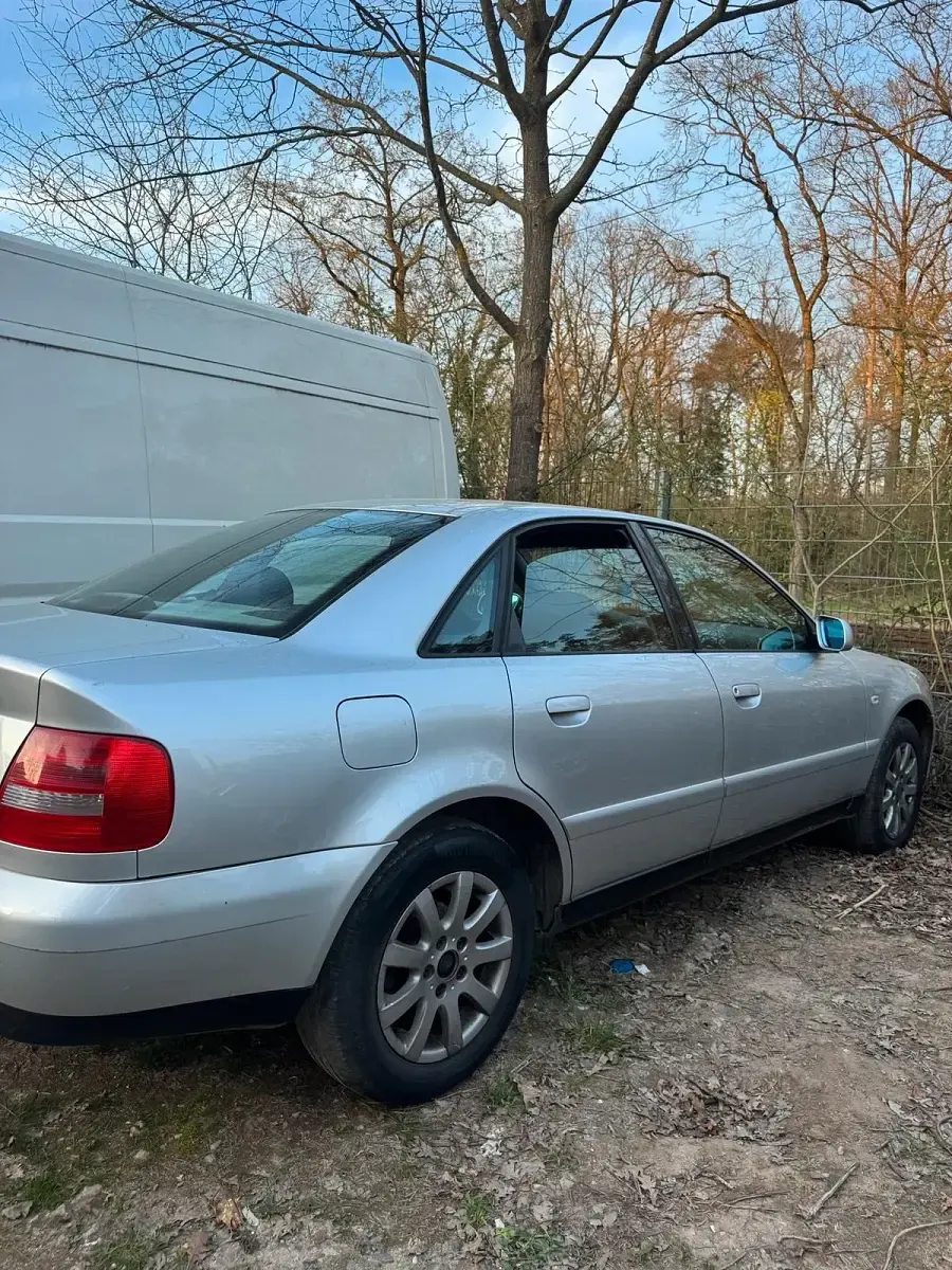 Usata Audi A4 101 CV (74 kW) 1999 Argento Berlina