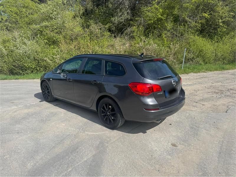 Second-hand Opel Astra 120 CP (88 kW) 2012 Gri Break