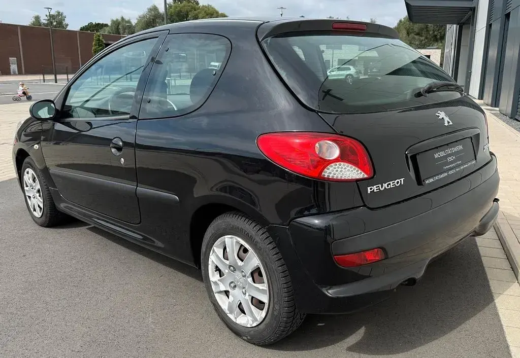 Gebraucht Peugeot 206 60 PS (44 kW) 2010 Schwarz Limousine