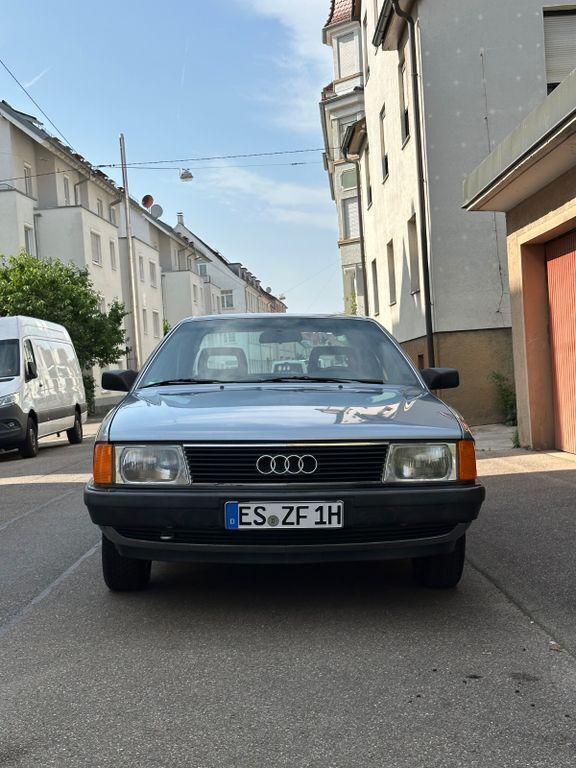 Blau Gebraucht 1988 Audi 100 Limousine | 8.900 € - Bild 1/4