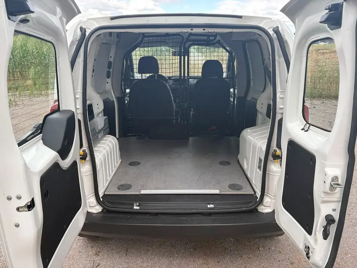Gebraucht Peugeot Bipper 75 PS (55 kW) 2015 Weiß Van / Kleinbus