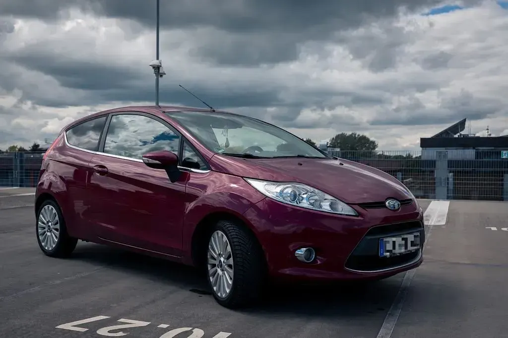 Gebraucht Ford Fiesta Titanium 82 PS (60 kW) 2010 Violet Limousine