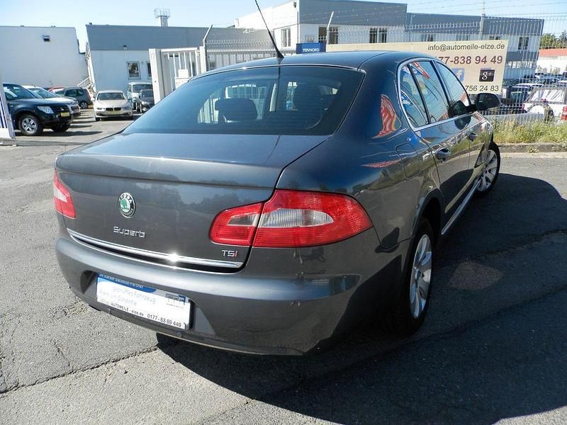 Gebraucht Skoda Superb Ambition 160 PS (117 kW) 2013 Grau Limousine