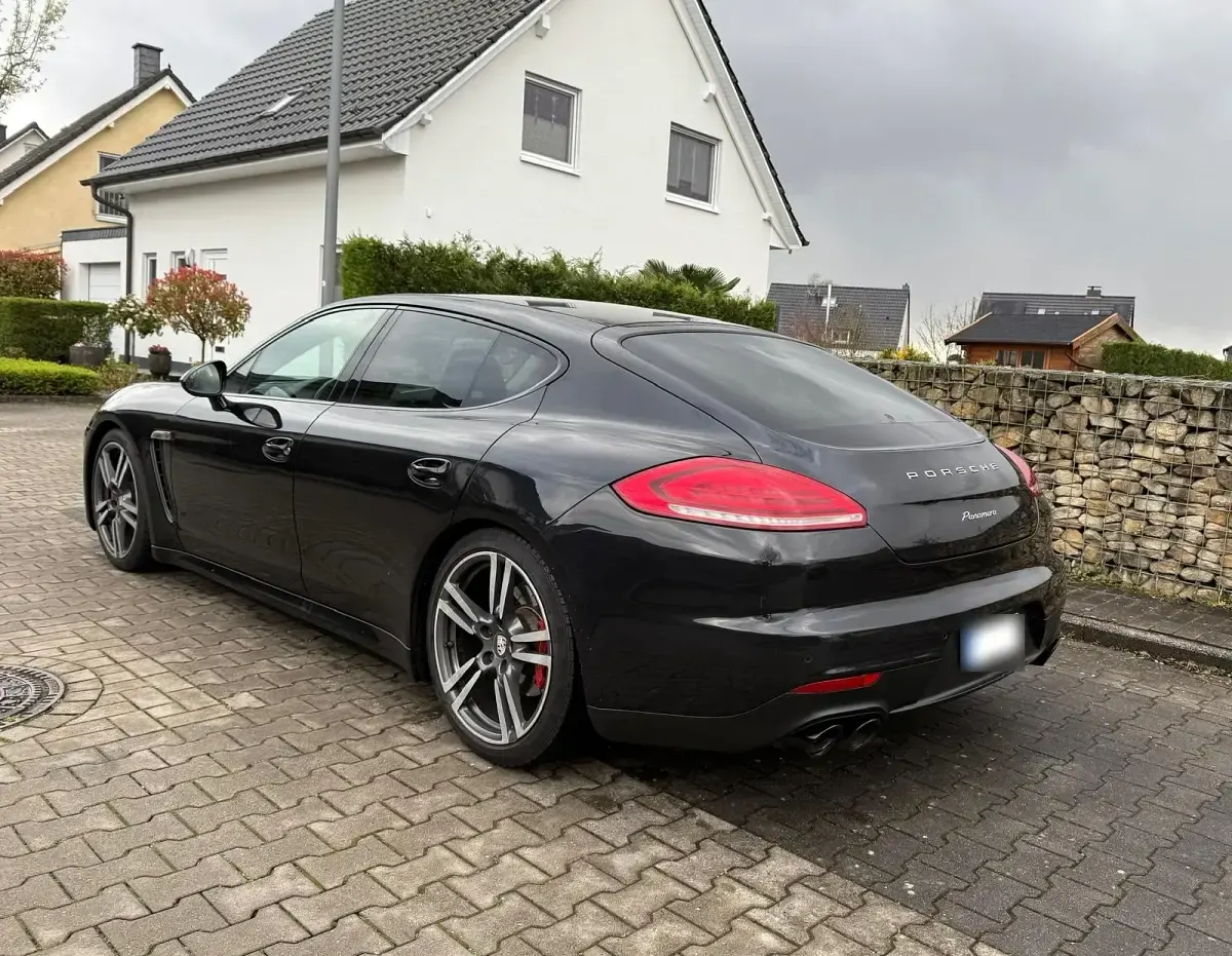 Second-hand Porsche Panamera 250 CP (183 kW) 2013 Negru Hatchback