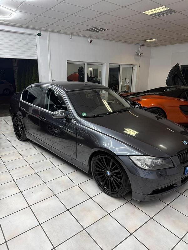 Grau Gebraucht 2006 BMW 330 Limousine | 5.000 € (Guter Preis) - Bild 1/4