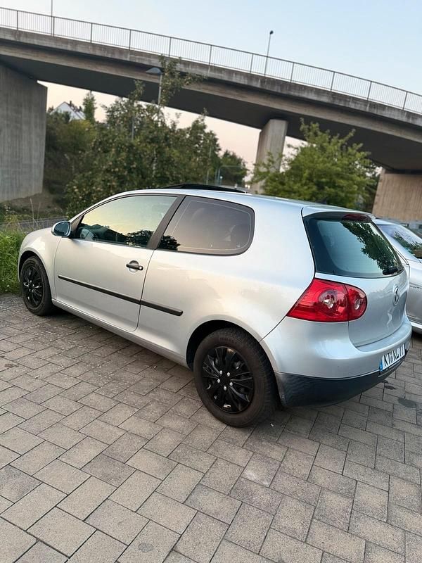 Silber Gebraucht 2007 VW Golf V Kleinwagen | 2.450 € - Bild 1/4