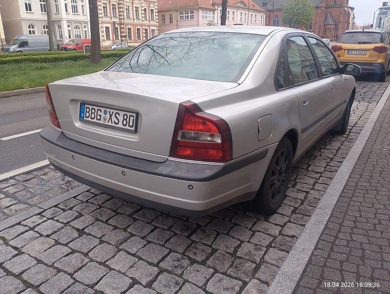 Second-hand Volvo S80 170 CP (125 kW) 2000 Argintiu Berlinǎ