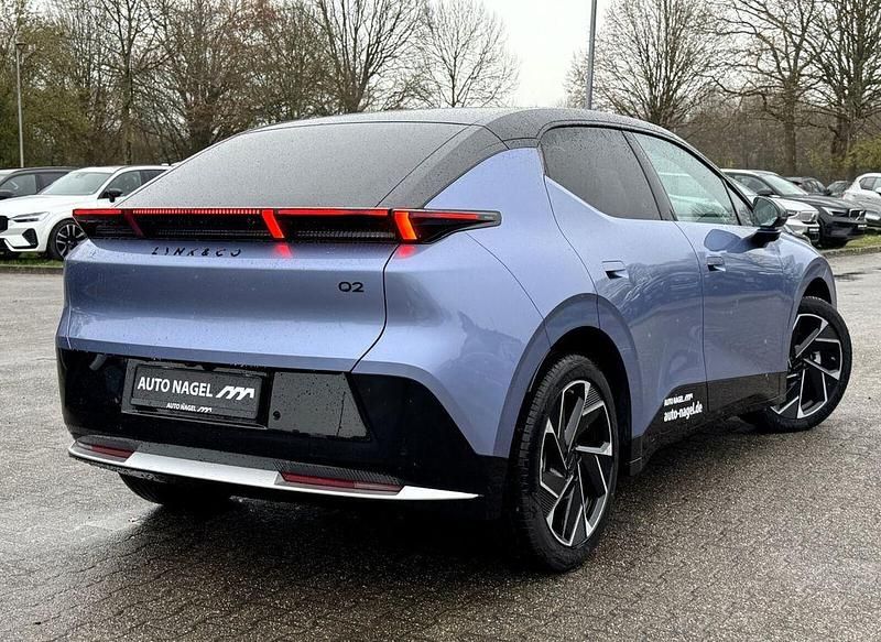 Neu Lynk & Co 02 200 kW (272 PS) 2025 Blau SUV