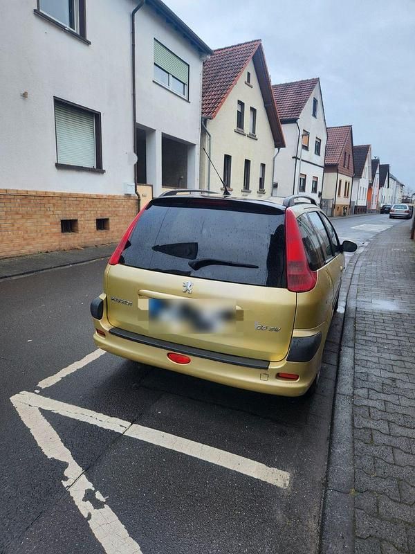 Gebraucht Peugeot 206 75 PS (55 kW) 2003 Gold Kombi