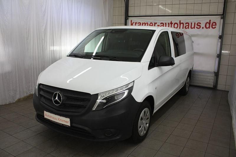 Weiß Gebraucht 2019 Mercedes Vito Van / Kleinbus | 17.800 € (Teuer) - Bild 1/4