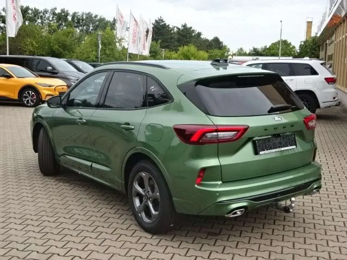 Neu Ford Kuga ST-Line 151 PS (111 kW) 2025 Bursting green metallic SUV