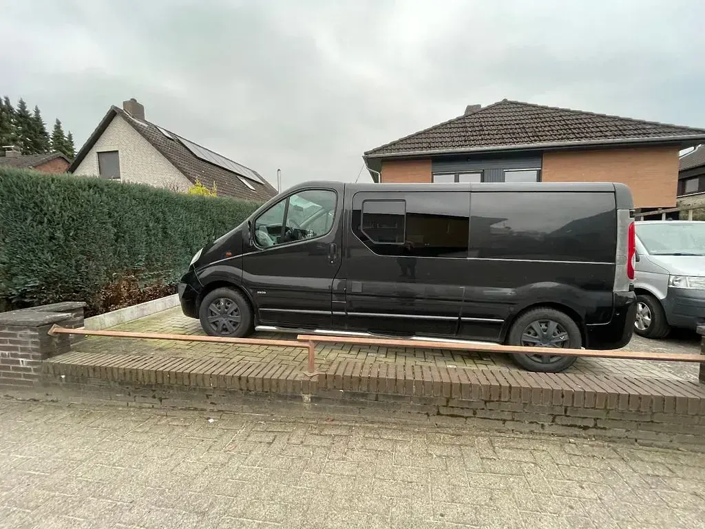 Gebraucht Opel Vivaro 114 PS (83 kW) 2007 Schwarz Van / Kleinbus