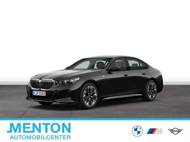 Schwarz Gebraucht 2024 BMW 530e M Sport Limousine | 60.966 € (Fairer Preis) - Bild 1/3