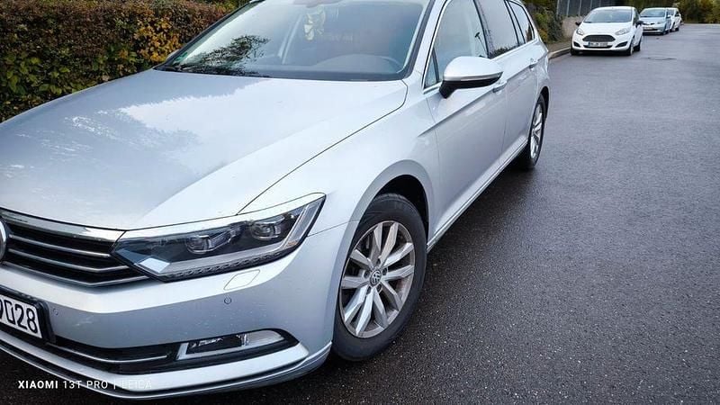Silber Gebraucht 2015 VW Passat Comfortline Kombi | 10.400 € (Guter Preis) - Bild 1/4