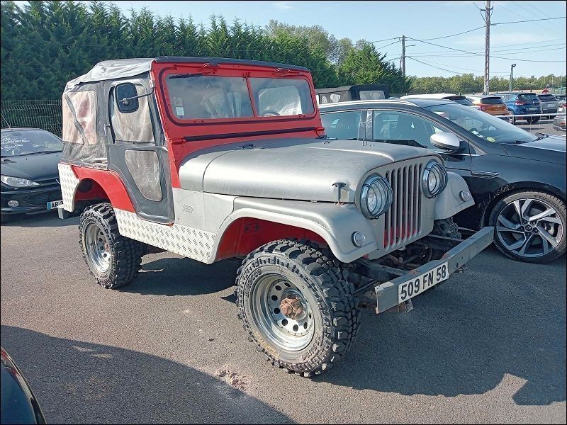 Rot Gebraucht 1968 Jeep CJ SUV | 6.200 € - Bild 1/4