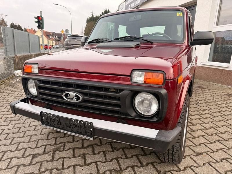 Gebraucht Lada niva 83 PS (61 kW) 2021 Rot SUV