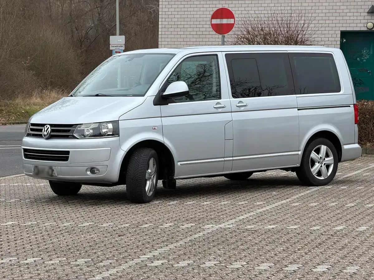 Gebraucht VW Multivan 179 PS (131 kW) 2010 Silber Van / Kleinbus