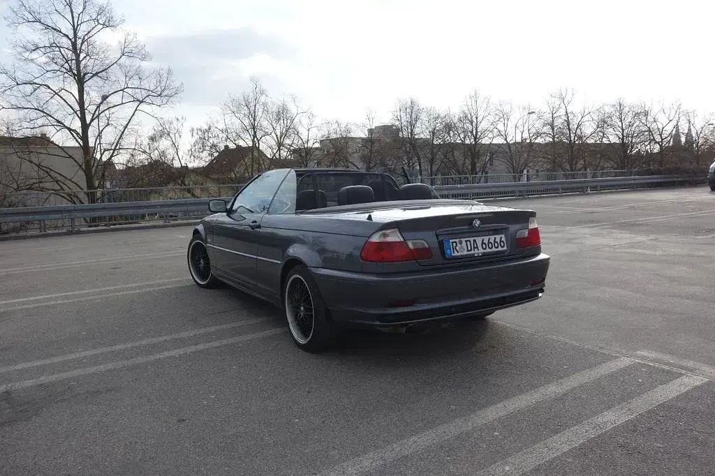 Gebraucht BMW 318 150 PS (110 kW) 2003 Grau Cabrio