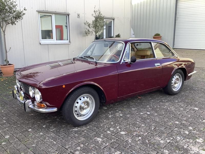 Rot Gebraucht 1972 Alfa Romeo 2000 Coupé | 34.500 € - Bild 1/4