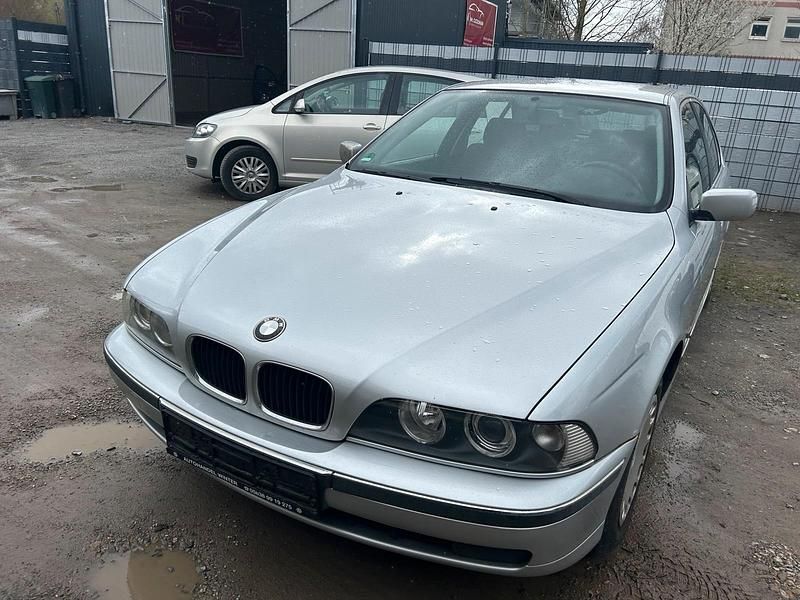 Gebraucht BMW 520 150 PS (110 kW) 1999 Silber Limousine