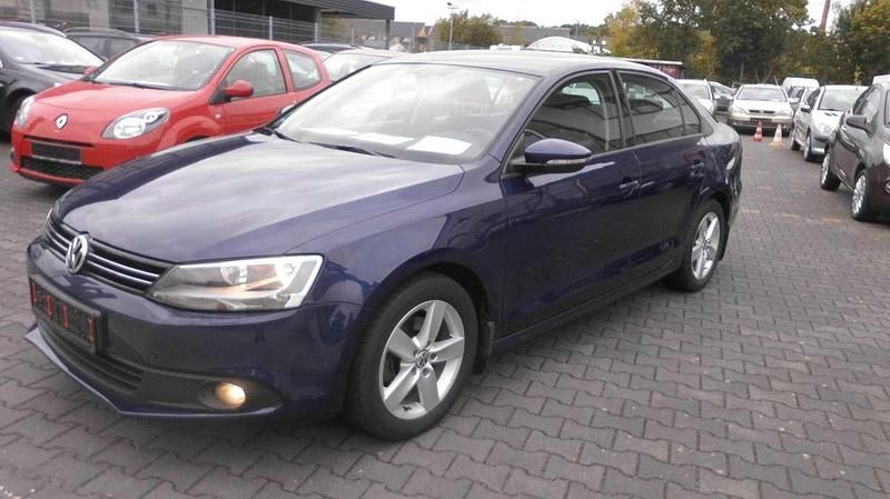 Blau Gebraucht 2011 VW Jetta Comfortline Limousine | 7.999 € (Fairer Preis) - Bild 1/4